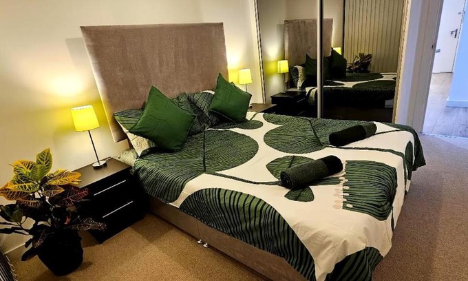 Stratford and New Town Apartment | Amazing flat near Stratford Station