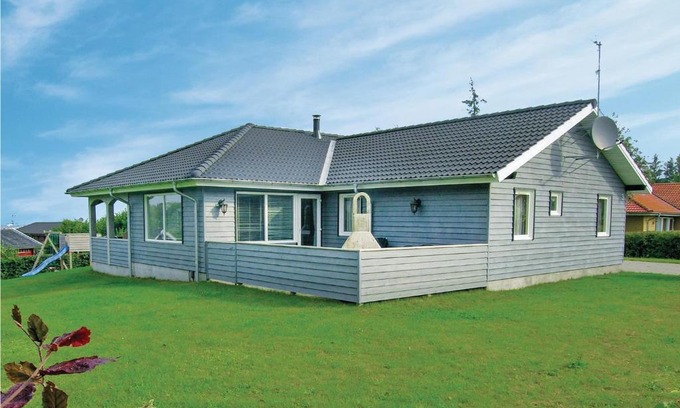 Bønnerup Strand House | Amazing Home In Glesborg With Wifi, Private Swimming Pool And Outdoor Swimming Pool