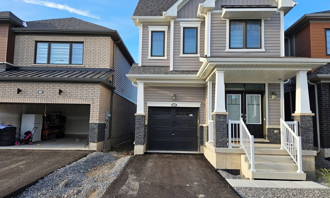 Thorold House | Amazing Home Niagara Fall .