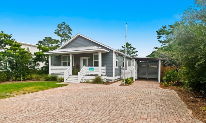Gulfview Heights House | Amazing home - walk to beach & eateries - central AC, firepit, private W/D