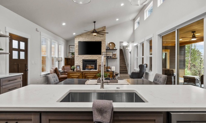 Boise House | Amazing Home with fabulous views. Only 45 min. from Boise.