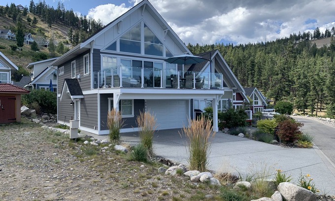 Central Okanagan Cottage | Amazing Lake View 4Bdrm Sleeps 8 Pet Friendly