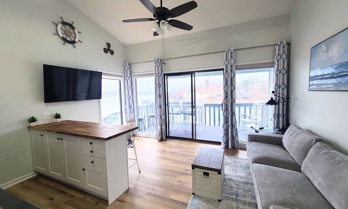 Osage Beach Condo | AMAZING LAKE VIEWS! Top Floor, remodeled w/Boat slip, Pool, Laundry