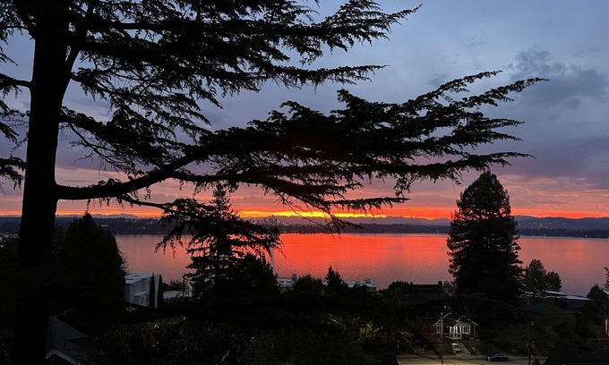 Madrona House | Amazing Lake Washington Views