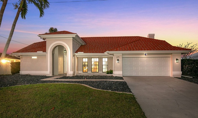 Eight Lakes House | Amazing Lakefront Paradise With Pool And Spa!