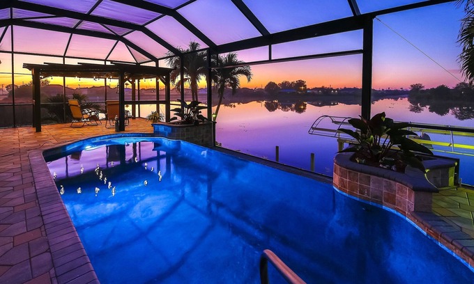 Mariner Villa | Amazing lakefront villa w. ALL the amenities - sleeps 12!