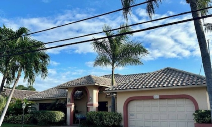 Lighthouse Point House | Amazing Lighthouse Point Water Front Home - Pool - Close to Beach