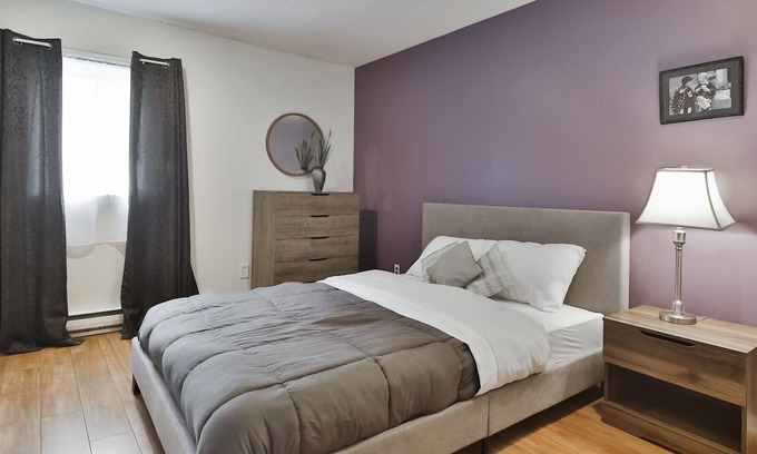 Cote-Saint-Paul House | Amazing Location - Giant Patio - 8 bedrooms (4.9* airbnb)