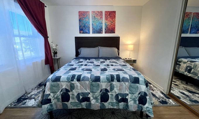 Mission Beach Bed & Breakfast | Amazing location - Steps to the Sand + Parking!