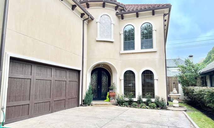 Park Cities Villa | Amazing Mediterranean style Villa in Highland Park with POOL! Heart of Dallas
