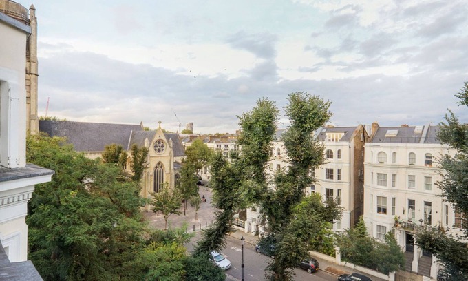 Colville Apartment | Amazing Notting Hill Studio, nr Park & Gardens, by Blueground