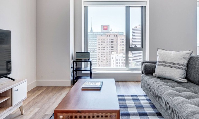 Downtown Oakland Apartment | Amazing Oakland 1BR w/ AC, W/D, Sky Deck, next to BART, by Blueground