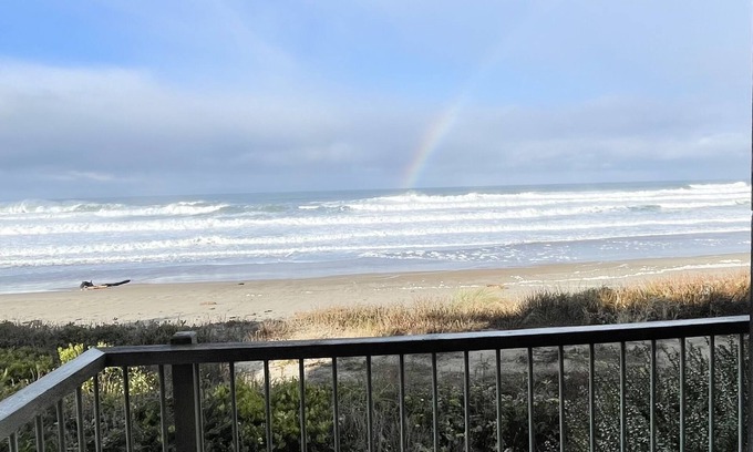 Lincoln Beach Condo | Amazing Ocean Front Living, private beach