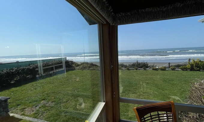 Smith River House | Amazing Ocean Front Beach House with fenced yard