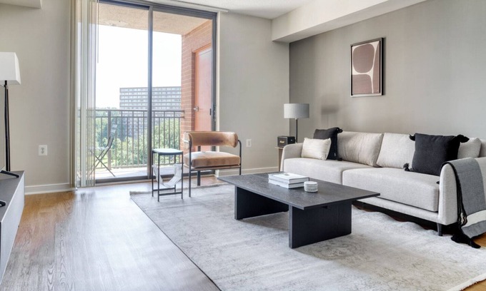 Pentagon City Apartment | Amazing Pentagon City 1BR w/ W/D, Gym & Pool, near Metro, by Blueground