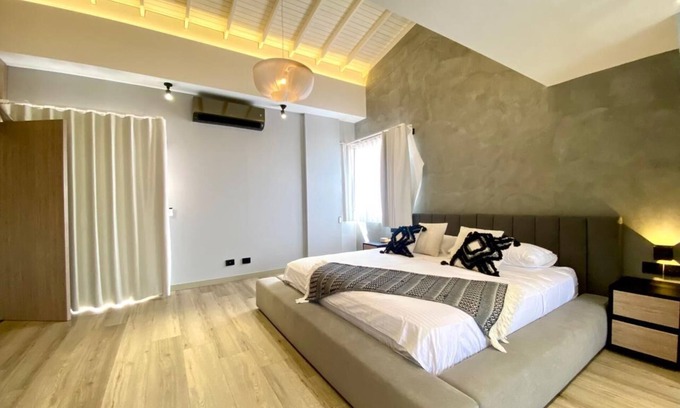 El Castillo Apartment | Amazing PH in Los Balsos