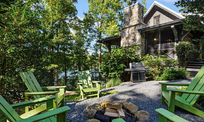 Gainesville House | Amazing Privacy at Waters Edge. Upscale for Executive & Family Getaway