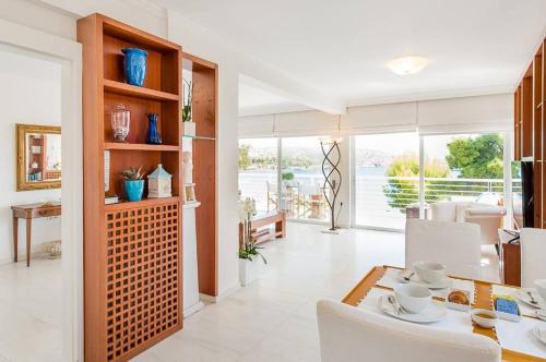 Vouliagmeni House | Amazing private rooftop terrace!