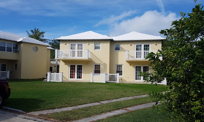 Warwick House | Amazing Property Close To Beaches/Golf Course/Railway Trails