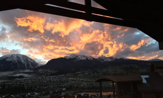 Angler Mountain Ranch House | Amazing View Mountain Home - Private Neighborhood