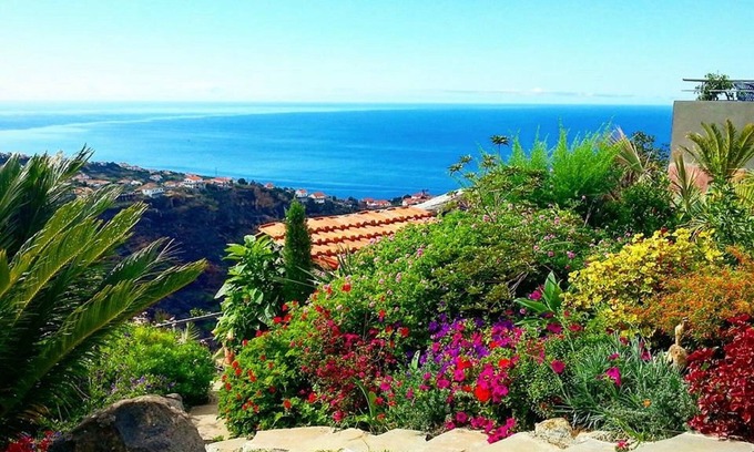 Estreito da Calheta House | Amazing views, large terrace and garden.