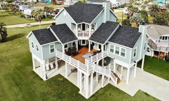 Pirates Beach House | Amazing views of the gulf from the decks. Welcoming open floor plan.