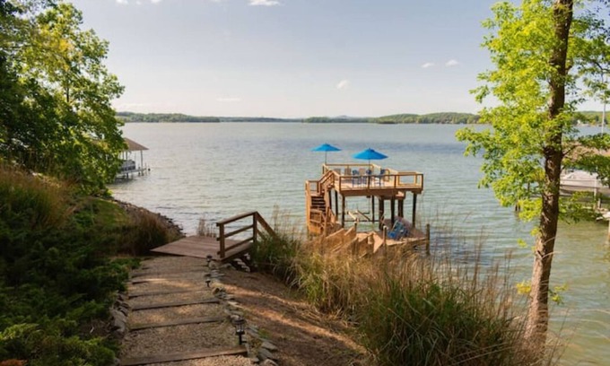 Huddleston House | Amazing Views on Smith Mountain Lake! Diving board, water slide