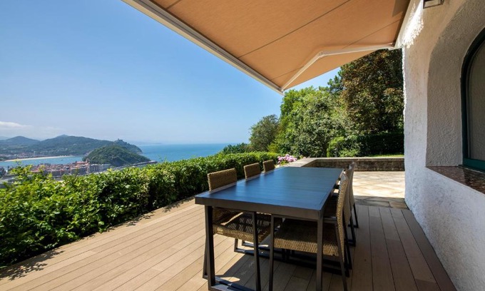 San Sebastian Villa | Amazing views over San Sebastian in a family cottage