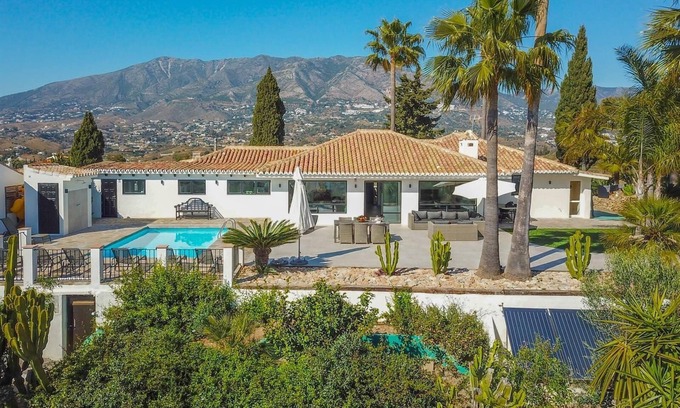 Mijas Villa | Amazing Villa with Panoramic Mountain Views, Terrace, Pool & Wi-Fi