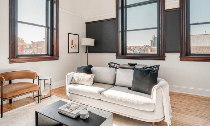 Noble Square Apartment | Amazing West Town 2BR w/ W/D, Gym & Rooftop nr Downtown, by Blueground