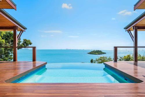 Cannonvale House | Amazing Whitsunday Views at High Tide