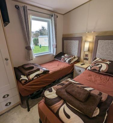 New Forest District Resort | Ambleside SHOREFIELD Holiday Park in Quiet cul de sac ENTERTAINMENT AND LEISURE PASSES INCLUDED