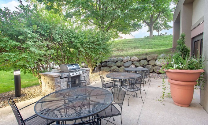 Madison Hotel | AmericInn by Wyndham Madison West