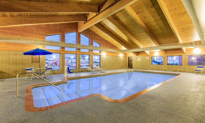 Marshall Hotel | AmericInn by Wyndham Marshall
