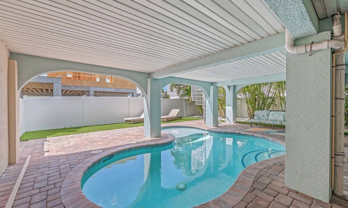 Anna Maria House | AMI Oasis! Pine Avenue is Next Door!~Heated pool/Putt Putt~Steps to Beach!