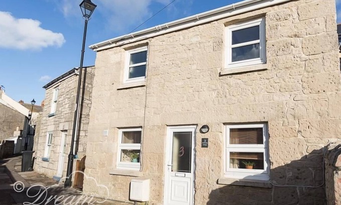 Portland Cottage | AMMONITE COTTAGE, family friendly, with a garden in Fortuneswell