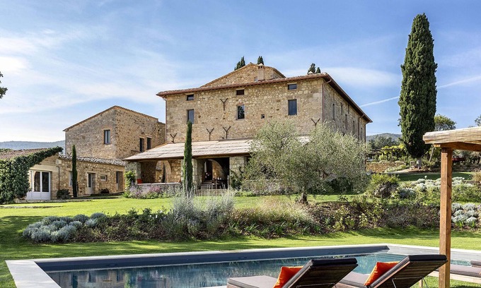 Sarteano Villa | AMORE RENTALS - Villa Viola with Pool, Garden, Ideal for Weddings