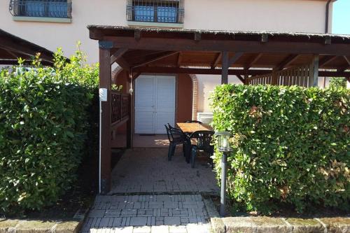 Rosignano Marittimo Apartment | Ampio appartamento con piscina in prossimità del mare