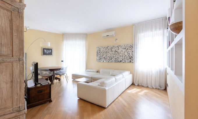Navigli Apartment | Ampio Trilocale in zona Solari - Mirable PM
