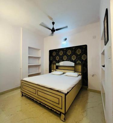 Varanasi House | Amrit Ganga Homestay 1,5 km from kashi vishwanath Near Rathyatra ropeway