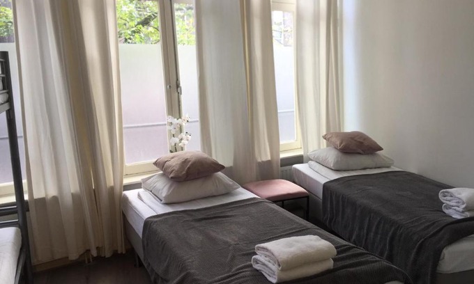 Burgwallen Nieuwe Zijde Bed & Breakfast | Amsroom