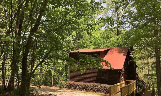 Clarkesville Cabin | Amy`s Creek 2 | 2BR Cabin, Dog friendly with Creekside and Hot Tub, Near Helen