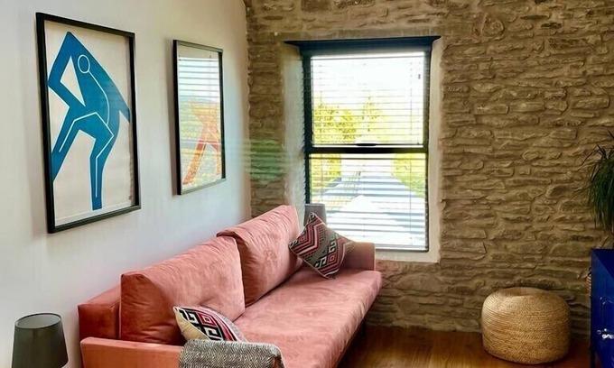 Llantrisant Apartment | An airy and stylish apartment in old Llantrisant