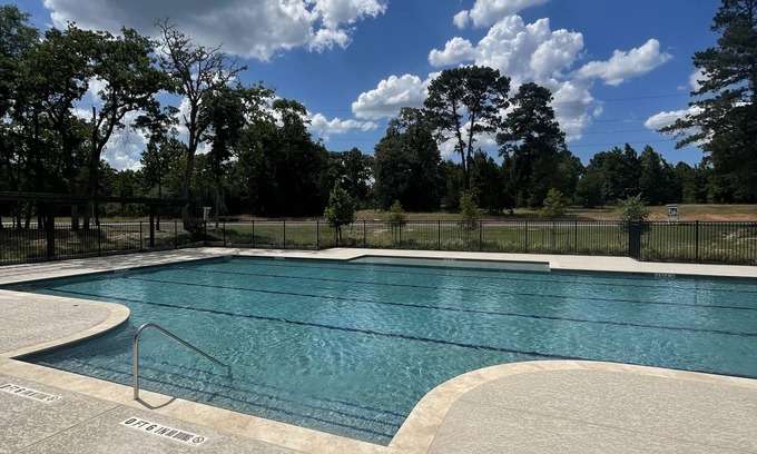 Conroe House | An Entire House with 5 bedrooms , 2.5 baths and 2 living room spaces