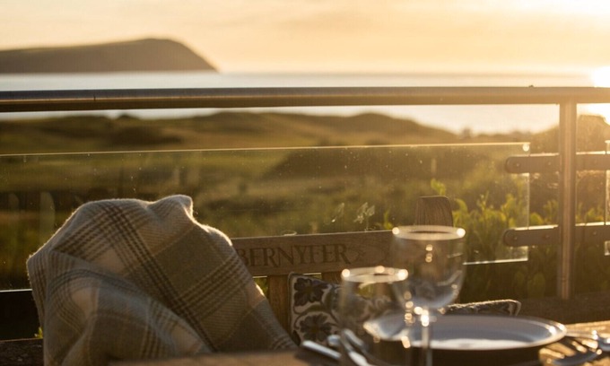 Newport House | An exceptional place to gather on the sea shore