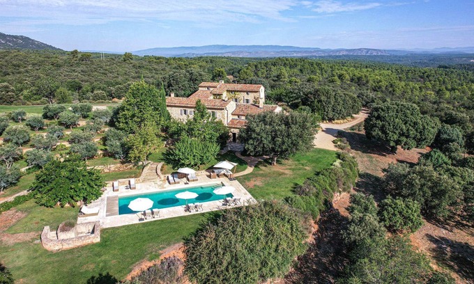 Jouques House | An exceptional property between Aix en Provence, Sainte Victoire and the Luberon – Sleeps 18