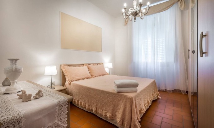 Isolotto Apartment | An ideal apartment for a couple by Mmega
