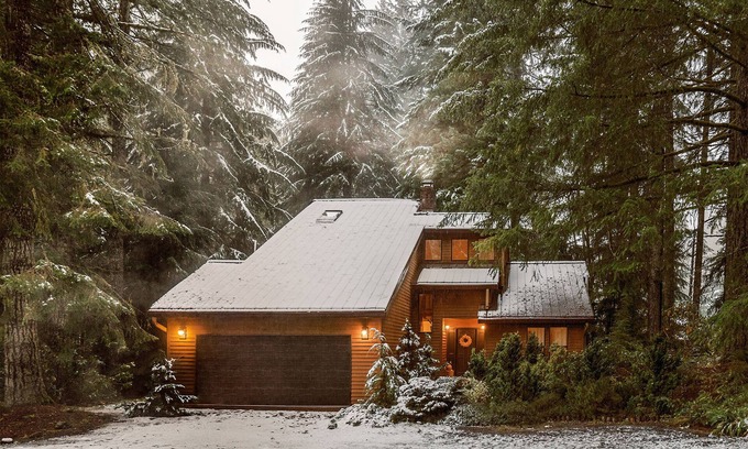 Sandy Cabin | An Idyllic Modern Cabin tucked away in a private PNW forest with Hot Tub