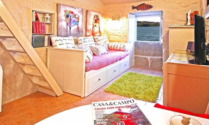 Combarro House | An old salt warehouse for the fishermen, now restored in a lovely holiday house.