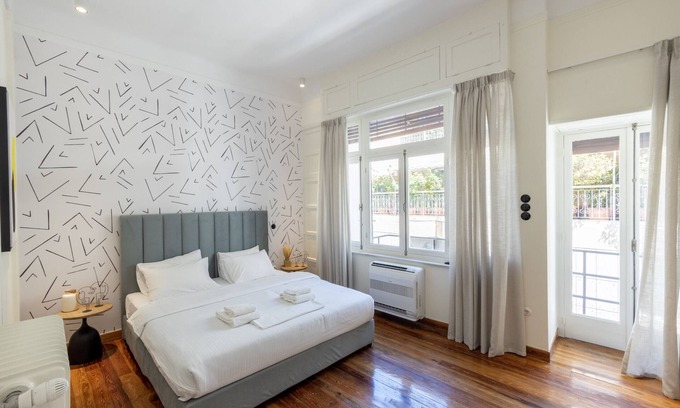 Plaka Apartment | An Outstanding 3 bdrm Apartment in the Heart of Athens